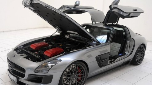 Is de Mercedes-Benz SLS AMG niet snel, krachtig of spannend genoeg? BRABUS weet raad en introduceert de Brabus 700 Biturbo. Met 700 pk en een topsnelheid van 340 km/u. Oef!