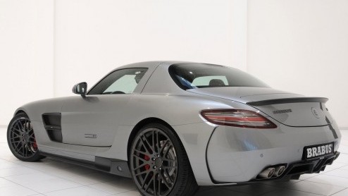 Is de Mercedes-Benz SLS AMG niet snel, krachtig of spannend genoeg? BRABUS weet raad en introduceert de Brabus 700 Biturbo. Met 700 pk en een topsnelheid van 340 km/u. Oef!