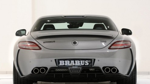 Is de Mercedes-Benz SLS AMG niet snel, krachtig of spannend genoeg? BRABUS weet raad en introduceert de Brabus 700 Biturbo. Met 700 pk en een topsnelheid van 340 km/u. Oef!