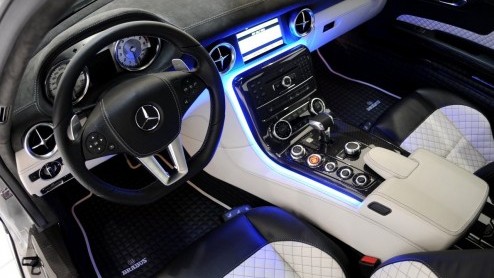 Is de Mercedes-Benz SLS AMG niet snel, krachtig of spannend genoeg? BRABUS weet raad en introduceert de Brabus 700 Biturbo. Met 700 pk en een topsnelheid van 340 km/u. Oef!