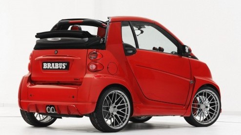 Brabus heeft zich opnieuw uitgeleefd op een fortwo. Na de 'alarmerend' oranje BRABUS Ultimate 112 hebben de heren nu de Ultimate 120 editie gereed. Nog iets sneller maar net zo opvallend. Dit keer is