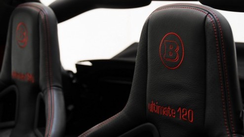 Brabus heeft zich opnieuw uitgeleefd op een fortwo. Na de 'alarmerend' oranje BRABUS Ultimate 112 hebben de heren nu de Ultimate 120 editie gereed. Nog iets sneller maar net zo opvallend. Dit keer is