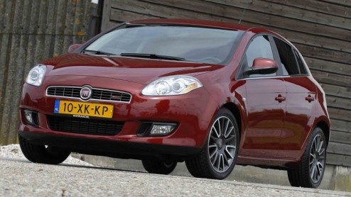 Fiat levert al enige tijd de Bravo 1.4 T-Jet 16V met 150 pk. Nu is besloten ook een versie met 120 pk te introduceren. Omdat deze motorisering iets zuiniger is, profiteert de Bravo van een energielabe