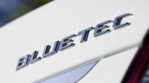 Mercedes-Benz introduceert twee nieuwe uitvoeringen van de E-Klasse. De E350 CGI en E300 Bluetec. Het zijn de voorlopers van een nieuwe generatie zuinige en milieuvriendelijke personenautos met benzi