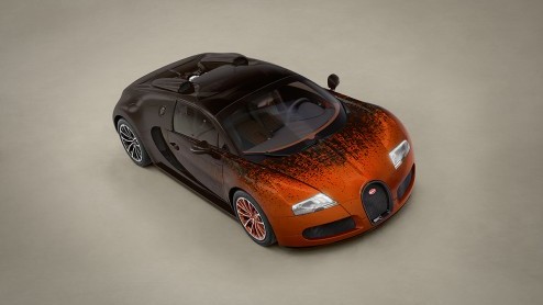 Bugatti en de beroemde Franse beeldhouwer Bernar Venet hebben de handen ineengeslagen. Het resultaat is deze Veyron Grand Sport Venet, die van 5 tot 9 december wordt tentoongesteld in de Rubell Family