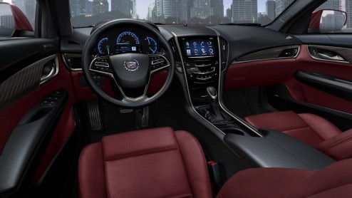 Dit is de A4 en 3-serie concurrent van Cadillac, de ATS. De achterwielaangedreven sedan debuteert met een tweeliter turbomotor en CUE, een nieuw centraal bedieningssysteem. Deze zomer start de verkoop