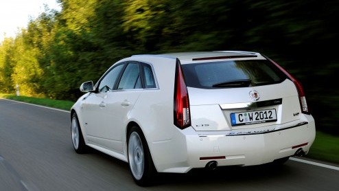 De snelste stationwagon doet Nederland aan. Vanaf nu staat de Cadillac CTS-V Sport Wagon in de showroom. De familiegezinde Amerikaan levert dankzij 564 pk uit een 6.2 liter V8 compressormotor supercar