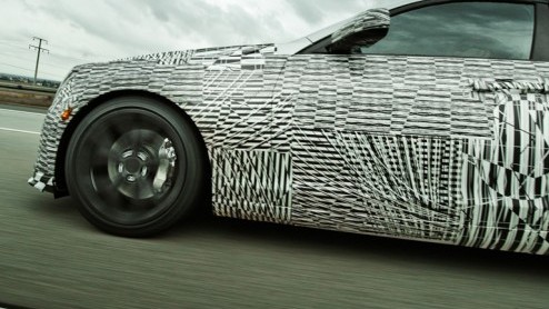 Cadillac onderwerpt momenteel de nieuwe ATS aan intensieve tests. Om alvast een sneak preview van de nieuwe middenklasser te geven hebben de Amerikanen de videocamera mee laten draaien.