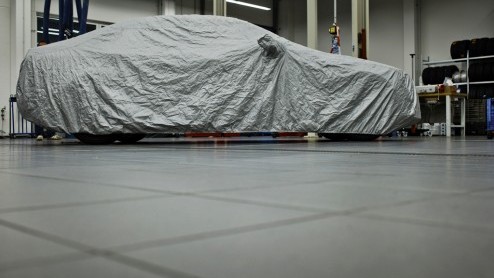 Cadillac onderwerpt momenteel de nieuwe ATS aan intensieve tests. Om alvast een sneak preview van de nieuwe middenklasser te geven hebben de Amerikanen de videocamera mee laten draaien.