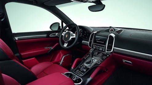 Er gaat geen week voorbij zonder de aankondiging van een nieuwe modeluitvoering van Porsche. Ook deze week is het weer raak. Na de Cayenne S Diesel komen de Duitsers deze week met de Cayenne Turbo S.