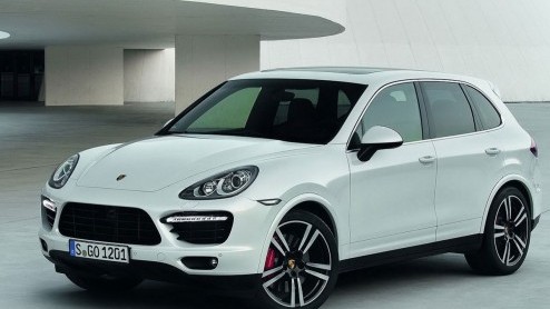 Er gaat geen week voorbij zonder de aankondiging van een nieuwe modeluitvoering van Porsche. Ook deze week is het weer raak. Na de Cayenne S Diesel komen de Duitsers deze week met de Cayenne Turbo S.