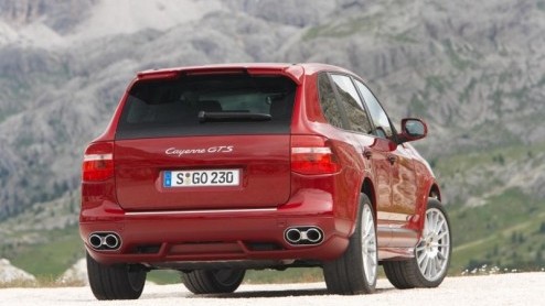 Voor het komende modeljaar heeft Porsche de prijzen van de Cayenne iets verhoogd. Vanaf 1 juni wordt de Cayenne zon 1.5 tot 3 procent duurder. Dat betekent dat deze sportieve mastodont dan vanaf 81.3