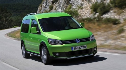 Op de IAA in Hannover zet auto de Caddy Cross in het licht. Want ja, als je toch een stoere bodykit van de Touran hebt liggen, past die natuurlijk ook op de Caddy. Volkswagen gaat het model ook met 4M