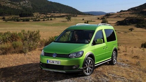 Op de IAA in Hannover zet auto de Caddy Cross in het licht. Want ja, als je toch een stoere bodykit van de Touran hebt liggen, past die natuurlijk ook op de Caddy. Volkswagen gaat het model ook met 4M
