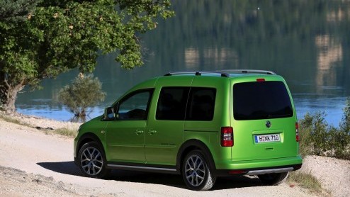 Op de IAA in Hannover zet auto de Caddy Cross in het licht. Want ja, als je toch een stoere bodykit van de Touran hebt liggen, past die natuurlijk ook op de Caddy. Volkswagen gaat het model ook met 4M
