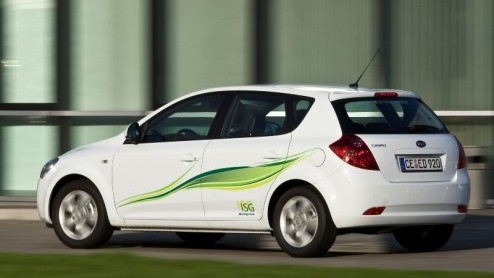 In haar streven naar zuinige autos te ontwikkelen heeft Kia nu de nieuwste troefkaart beschikbaar, het ISG systeem. De Koreanen gaan dit start-stopsysteem leveren op de ceed modellen, waardoor er me