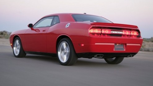 De Dodge Challenger staat bekend als een muscle car ten top. De gorgelende 6.1 V8 van de SRT8-versie en zijn gespierd voorkomen maken m voor velen begeerlijk. Het gamma wordt echter uitgebreid met ni