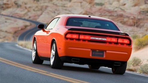De Dodge Challenger beleeft vandaag zijn debuut op de Chicago Autoshow. Na een concept en enkele detailfotos is deze muscle car dus nu officieel. Helaas zal de Challenger ons land niet via de Dodge d