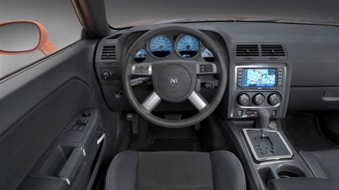 De Dodge Challenger beleeft vandaag zijn debuut op de Chicago Autoshow. Na een concept en enkele detailfotos is deze muscle car dus nu officieel. Helaas zal de Challenger ons land niet via de Dodge d