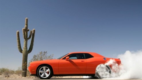 De Dodge Challenger beleeft vandaag zijn debuut op de Chicago Autoshow. Na een concept en enkele detailfotos is deze muscle car dus nu officieel. Helaas zal de Challenger ons land niet via de Dodge d