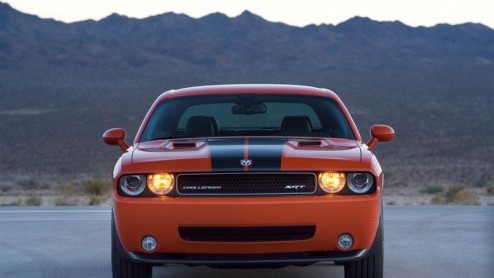 De Dodge Challenger beleeft vandaag zijn debuut op de Chicago Autoshow. Na een concept en enkele detailfotos is deze muscle car dus nu officieel. Helaas zal de Challenger ons land niet via de Dodge d