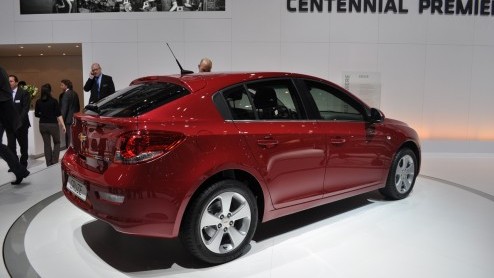 De Autosalon van Genve heeft vandaag zijn deuren voor het grote publiek geopend. AutoVandaag.nl is alvast even een kijkje gaan nemen en we hebben diverse primeurs, bijzondere studiemodellen en aankom