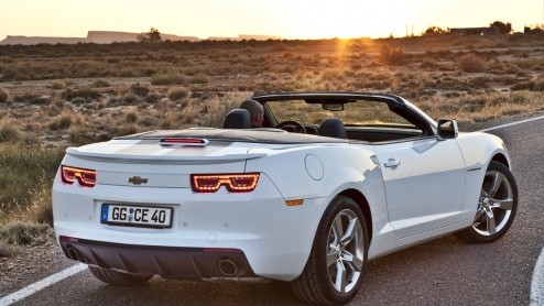 De Chevrolet Camaro is van oorsprong een echte Amerikaanse muscle car. Chevrolet Nederland gaat de auto nu ook officieel leveren in ons land. Er zijn echter wel wat aanpassingen gedaan om de auto in E