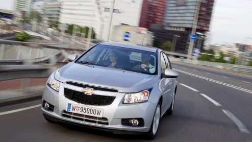 De Chevrolet Cruze is de best verkochte Chevrolet van 2010 en misschien wel dit moment. Maar niet in Nederland, want wij hebben het niet zo op de compacte sedans. Daarom is de Cruze er nu ook als hatc