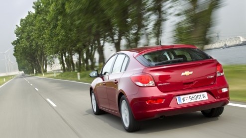 De Chevrolet Cruze is de best verkochte Chevrolet van 2010 en misschien wel dit moment. Maar niet in Nederland, want wij hebben het niet zo op de compacte sedans. Daarom is de Cruze er nu ook als hatc