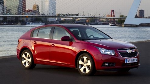 De Chevrolet Cruze is de best verkochte Chevrolet van 2010 en misschien wel dit moment. Maar niet in Nederland, want wij hebben het niet zo op de compacte sedans. Daarom is de Cruze er nu ook als hatc
