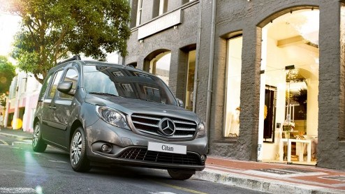 Mercedes heeft een prijskaartje gehangen aan de personenuitvoering van de Citan. De Citan Combi is er vanaf 15.395 exclusief BTW en BPM. Vanaf 1 januari staat ie bij de Mercedes-Benz bedrijfswagendeal