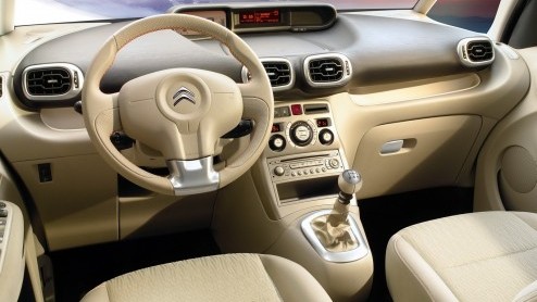 Met Parijs in aantocht bereidt Citron zich voor op de introductie van de vernieuwde C3 Picasso. De ruime Fransoos is rondom bijgeschaafd om er weer een paar jaar tegen te kunnen.