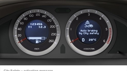 Bij Volvo denk je al snel aan Zweeds design, maar vooral ook aan veiligheid. Het merk heeft tegelijktertijd met de introductie van de XC60 het City Safety systeem geintroduceerd. Deze innovatieve veil