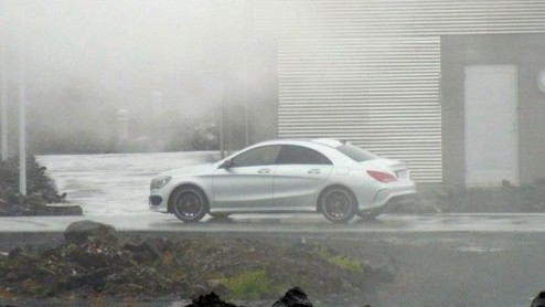 Nu de nieuwe A-Klasse van Mercedes-Benz bij de dealer staat is het tijd om uit te kijken naar nieuwe varianten. De vierdeurs CLA is al helemaal ongecamoufleerd gespot. Update: en vlak voor kerst hebbe