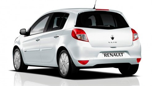 Deze zomer worden de CO2-grenzen voor nieuwe BPM- en wegenbelastingvrije auto's aangescherpt. Grensgevallen vallen daarna dus buiten de boot met fiscaal voordeel. Renault grijpt in en haalt waarschijn