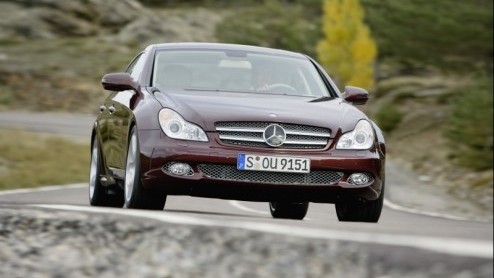 Mercedes-Benz heeft voor verschillende modellen een opfrisbeurt gepland. Zo zagen we al een bijgepunte SLK, nu heeft het merk besloten de vierjarige CLS een upgrade te geven. Deze vierdeurs coup kree