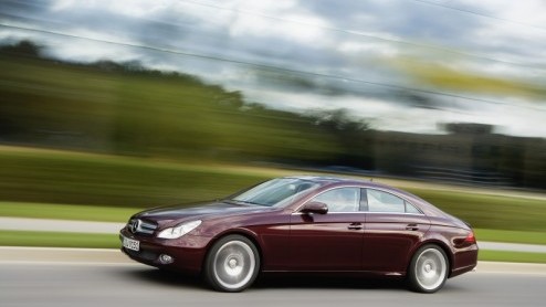 Mercedes-Benz heeft voor verschillende modellen een opfrisbeurt gepland. Zo zagen we al een bijgepunte SLK, nu heeft het merk besloten de vierjarige CLS een upgrade te geven. Deze vierdeurs coup kree