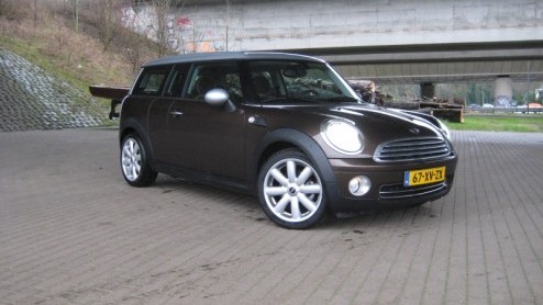 Wat voor de n slechts een koets is op vier wielen, is voor de ander onderdeel van hun levensstijl. Mini-rijders kiezen bewust voor hun sportieve maar stijlvolle 'Brit', want hij past naadloos in hun