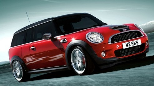 Het kon niet uitblijven. De Mini Clubman wordt ook leverbaar in John Cooper Works uitvoering. Met een potente motor, fraai lichtmetaal en uitbundiger carosserie zal deze Mini weer vele harten gaan bre