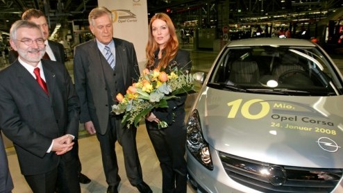 De nieuwe Opel Corsa blijkt al jaren een verkoophit. Ondertussen is in de Opel-fabriek in Eisenach vorige week de tien miljoenste Opel Corsa van de band gerold. Dat gebeurde zelfs onder het toeziend o