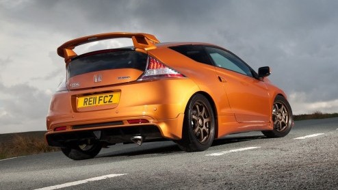 Honda weet heus wel dat de hybride CR-Z sportcoupe pas echt leuk is met meer pit. En dus heeft het merk Mugen de opdracht gegeven dit te realiseren. Resultaat? De CR-Z iCF Mugen, met 175 pk!