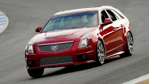 De snelste stationwagon doet Nederland aan. Vanaf nu staat de Cadillac CTS-V Sport Wagon in de showroom. De familiegezinde Amerikaan levert dankzij 564 pk uit een 6.2 liter V8 compressormotor supercar