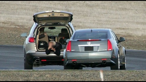 Hoewel de nieuwe Cadillac CTS-V zijn debuut zal hebben op de Detroit Motorshow in januari, is deze Amerikaanse krachtpatser al gespot in vol ornaat. Met een grote V8 en meer dan 500 pk moet dit een wa