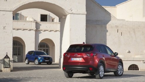 De nieuwe Mazda CX-5 staat vanaf 18 februari bij de dealer. Dat heeft zon 500 klanten er niet van weerhouden er alvast een te bestellen. Het aansprekende design, de interessante prijs, 20% bijtelling