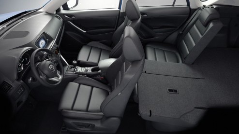 De nieuwe Mazda CX-5 heeft in ons land een vliegende start gemaakt. Dankzij de zuinige 2.0 liter SkyActiv-benzinemotor viel de stoere Japanner eventjes in de 20% bijtellingscategorie waardoor de verko
