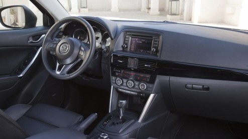 De nieuwe Mazda CX-5 staat vanaf 18 februari bij de dealer. Dat heeft zon 500 klanten er niet van weerhouden er alvast een te bestellen. Het aansprekende design, de interessante prijs, 20% bijtelling