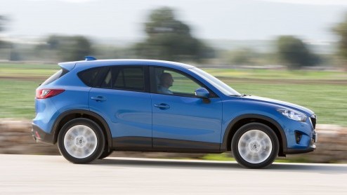 De nieuwe Mazda CX-5 heeft in ons land een vliegende start gemaakt. Dankzij de zuinige 2.0 liter SkyActiv-benzinemotor viel de stoere Japanner eventjes in de 20% bijtellingscategorie waardoor de verko