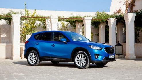 De nieuwe Mazda CX-5 heeft in ons land een vliegende start gemaakt. Dankzij de zuinige 2.0 liter SkyActiv-benzinemotor viel de stoere Japanner eventjes in de 20% bijtellingscategorie waardoor de verko