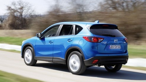 De nieuwe Mazda CX-5 heeft in ons land een vliegende start gemaakt. Dankzij de zuinige 2.0 liter SkyActiv-benzinemotor viel de stoere Japanner eventjes in de 20% bijtellingscategorie waardoor de verko