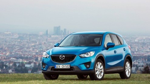 De nieuwe Mazda CX-5 heeft in ons land een vliegende start gemaakt. Dankzij de zuinige 2.0 liter SkyActiv-benzinemotor viel de stoere Japanner eventjes in de 20% bijtellingscategorie waardoor de verko